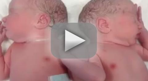 Twins Hold Hands in Incubator&hellip;