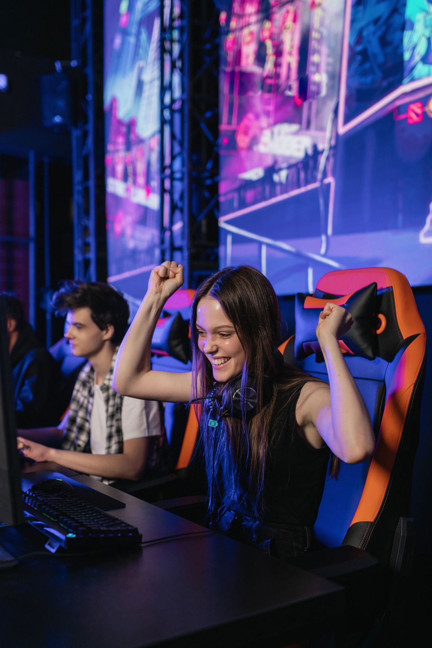 gaming girl wins